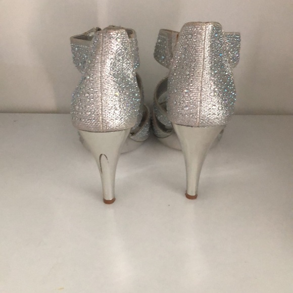 Size 9 Silver Sparkle hells - Picture 3 of 4